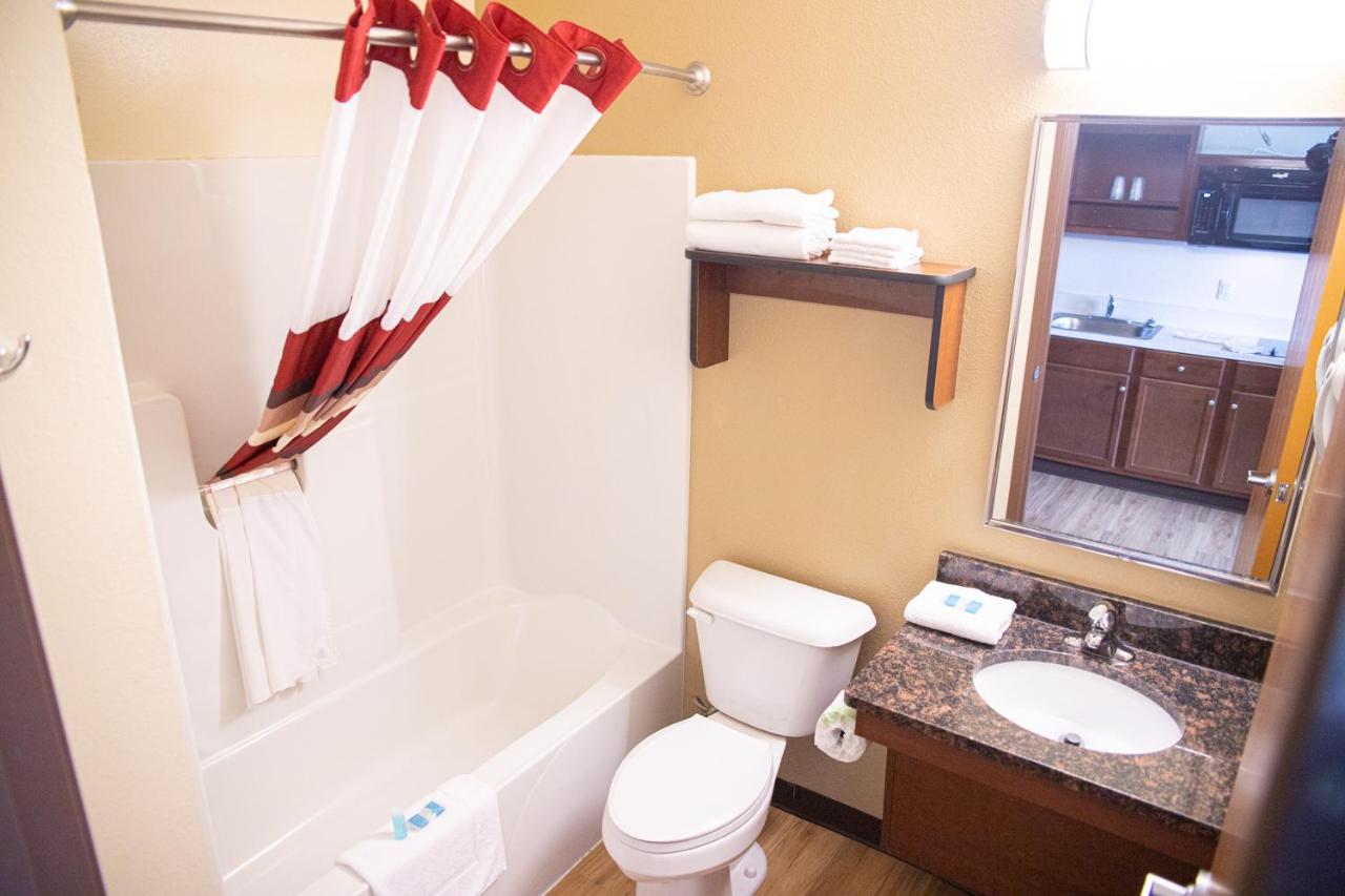 Queen Studio at White House Suites
