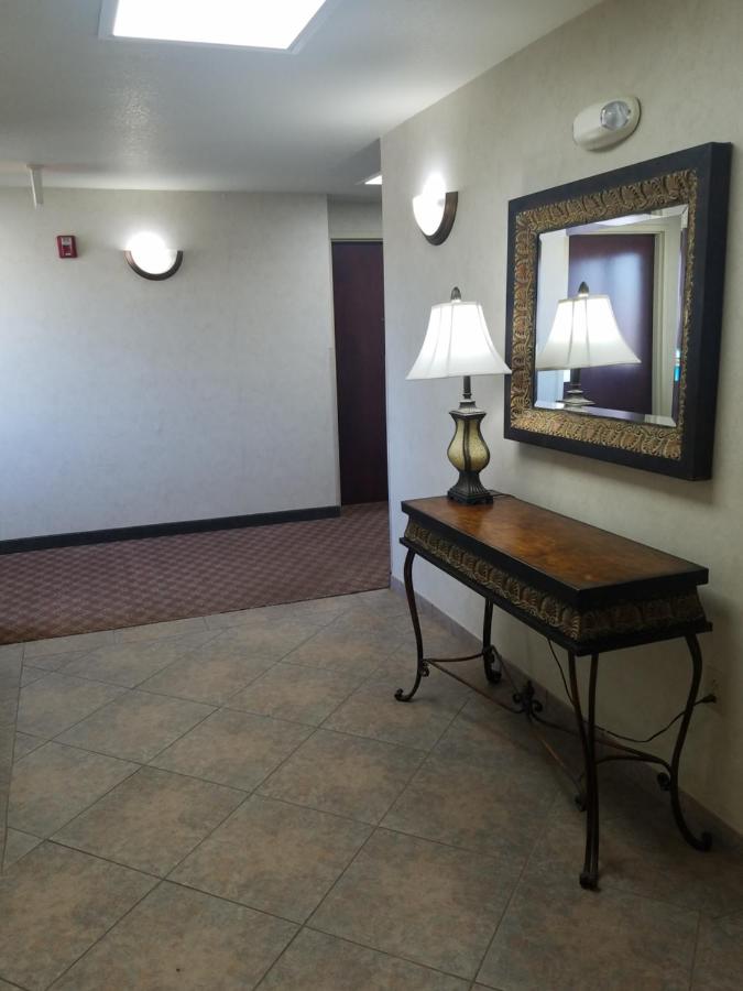  | HomeTown Hotel