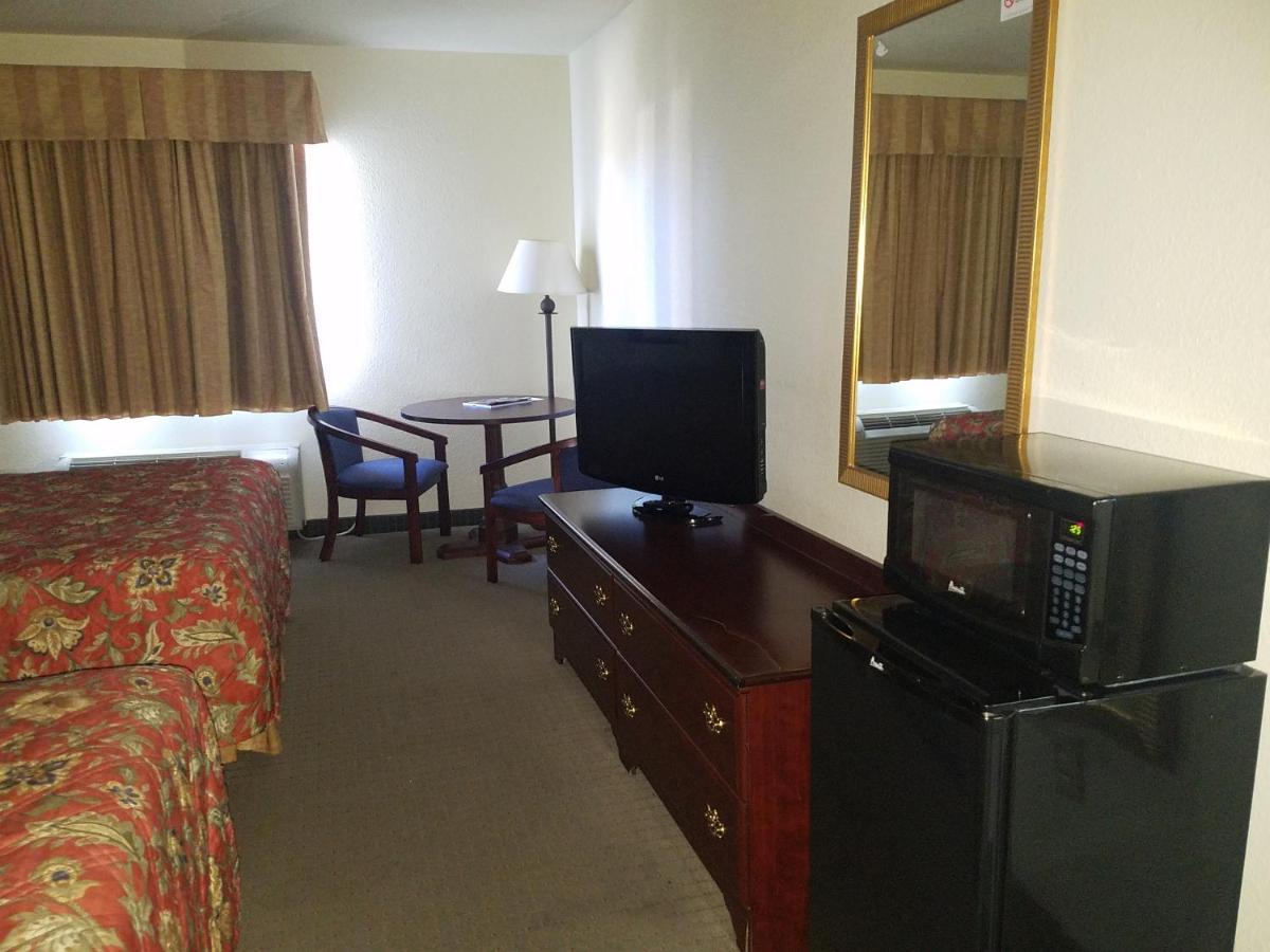  | HomeTown Hotel