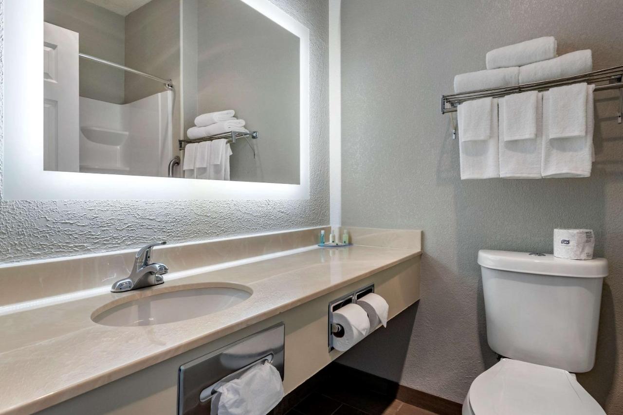 King Room - Non-Smoking at Quality Inn Kirksville