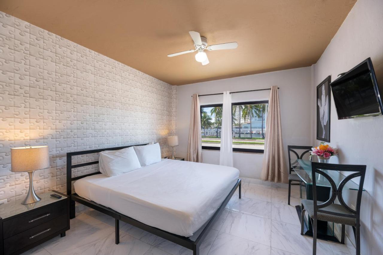 Standard King Room at Notebook Miami Beach