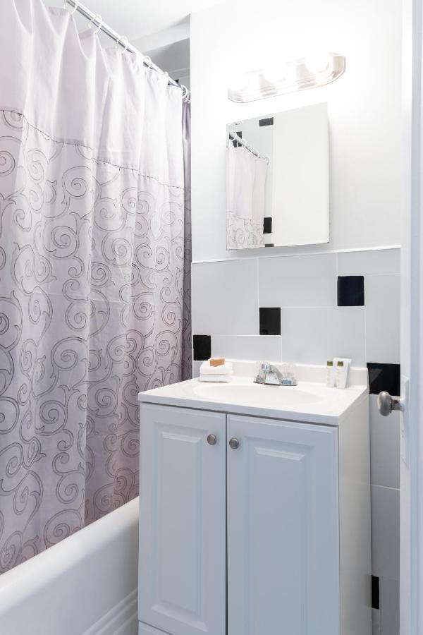 Standard Queen Room at Notebook Miami Beach