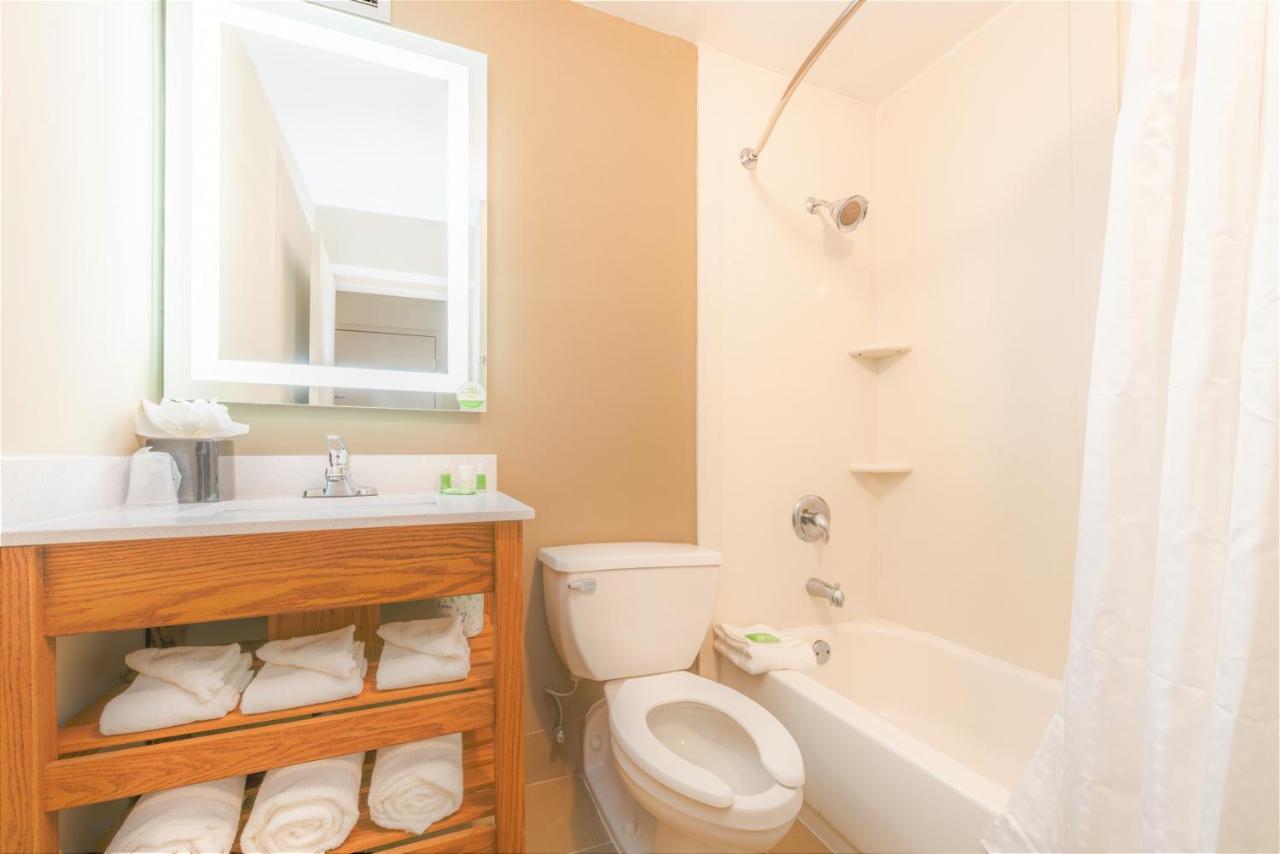 | Holiday Inn Greensboro Airport