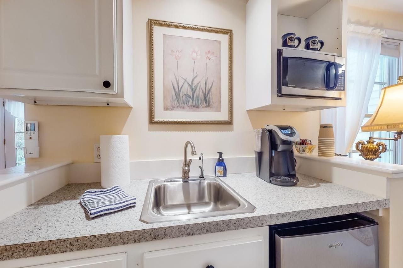 | Brewster by the Sea Inn