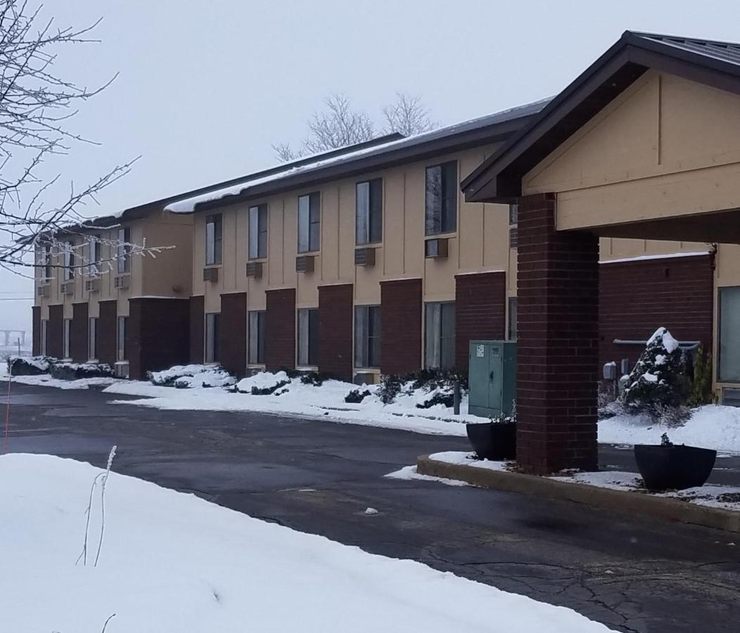 | AmeriVu Inn and Suites Shawano WI