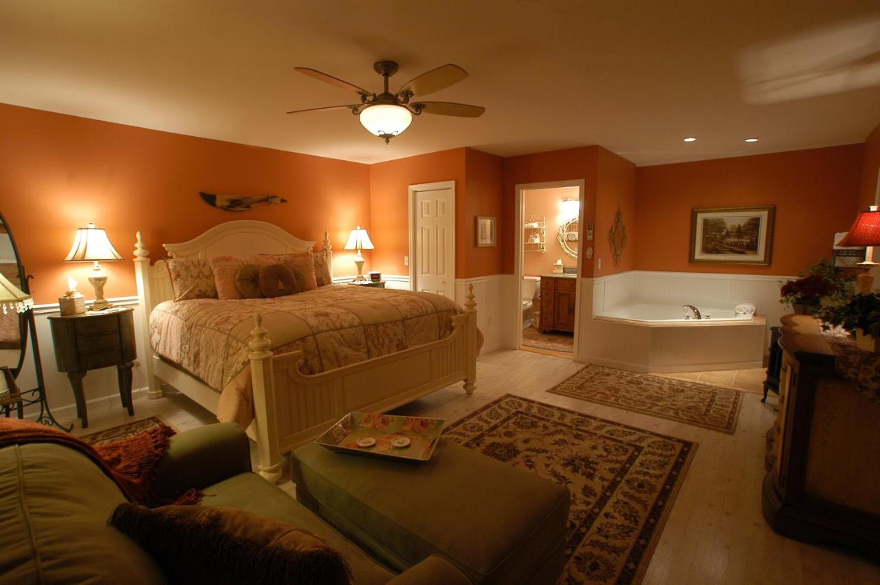 | 1825 Inn Bed and Breakfast