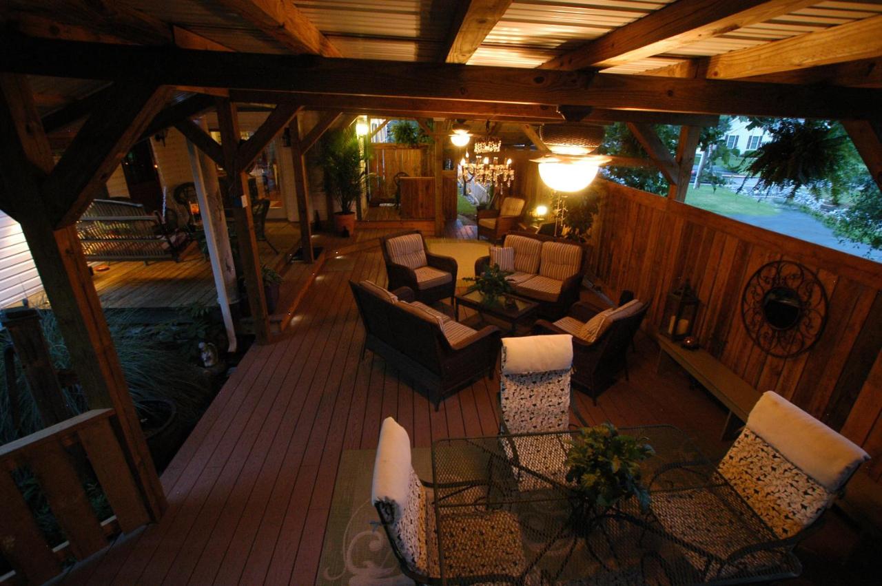 | 1825 Inn Bed and Breakfast
