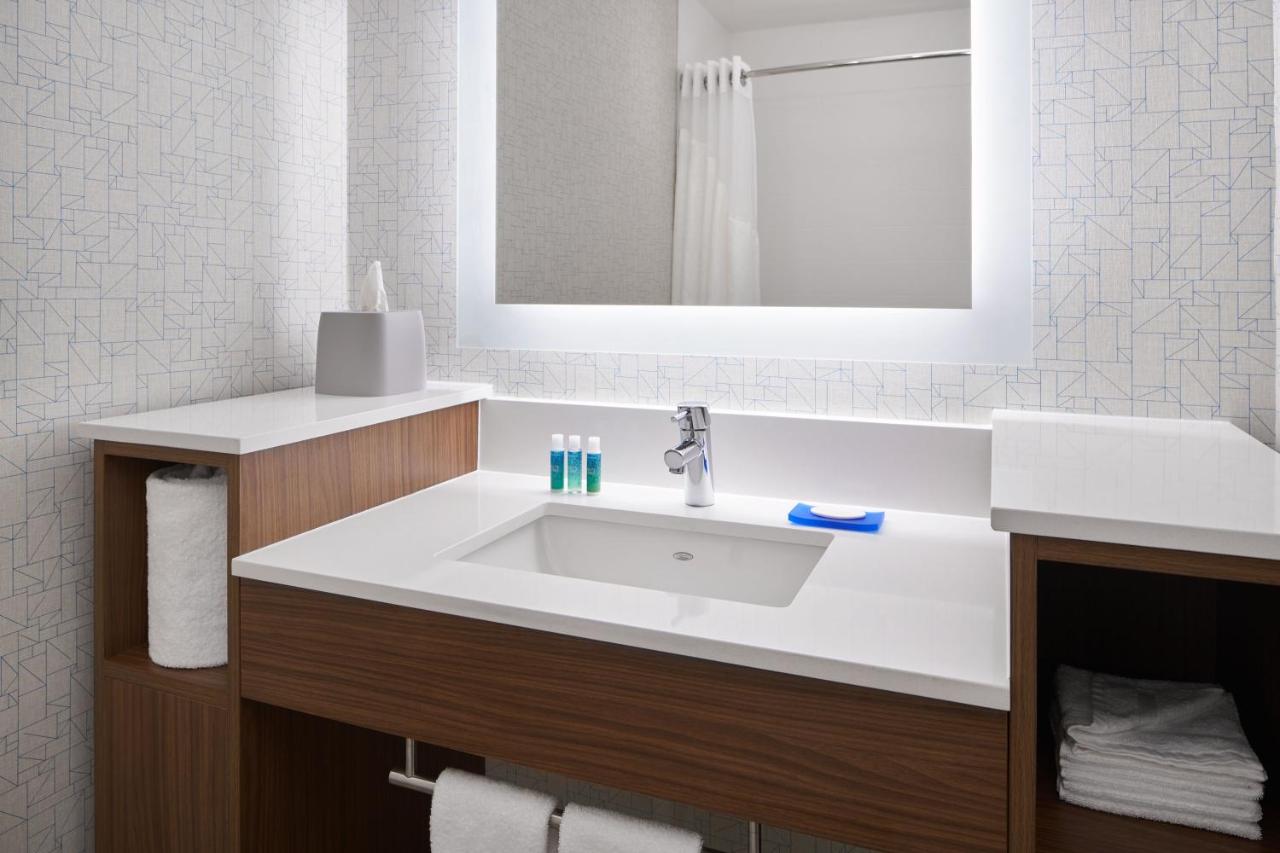 | Holiday Inn Express - Richmond Downtown, an IHG Hotel