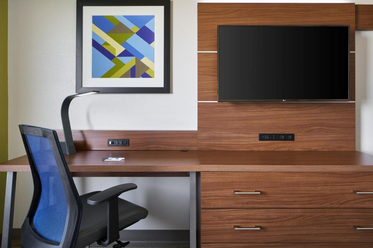 | Holiday Inn Express - Richmond Downtown, an IHG Hotel