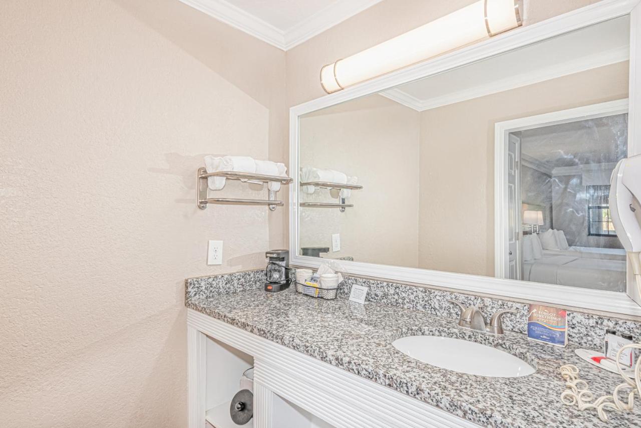  | Casa Bella Inn & Suites