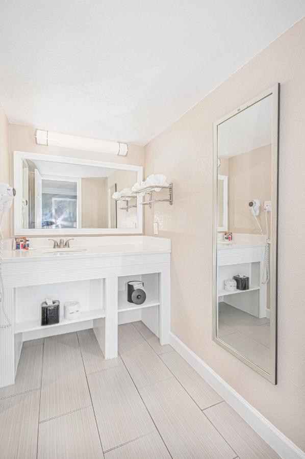  | Casa Bella Inn & Suites