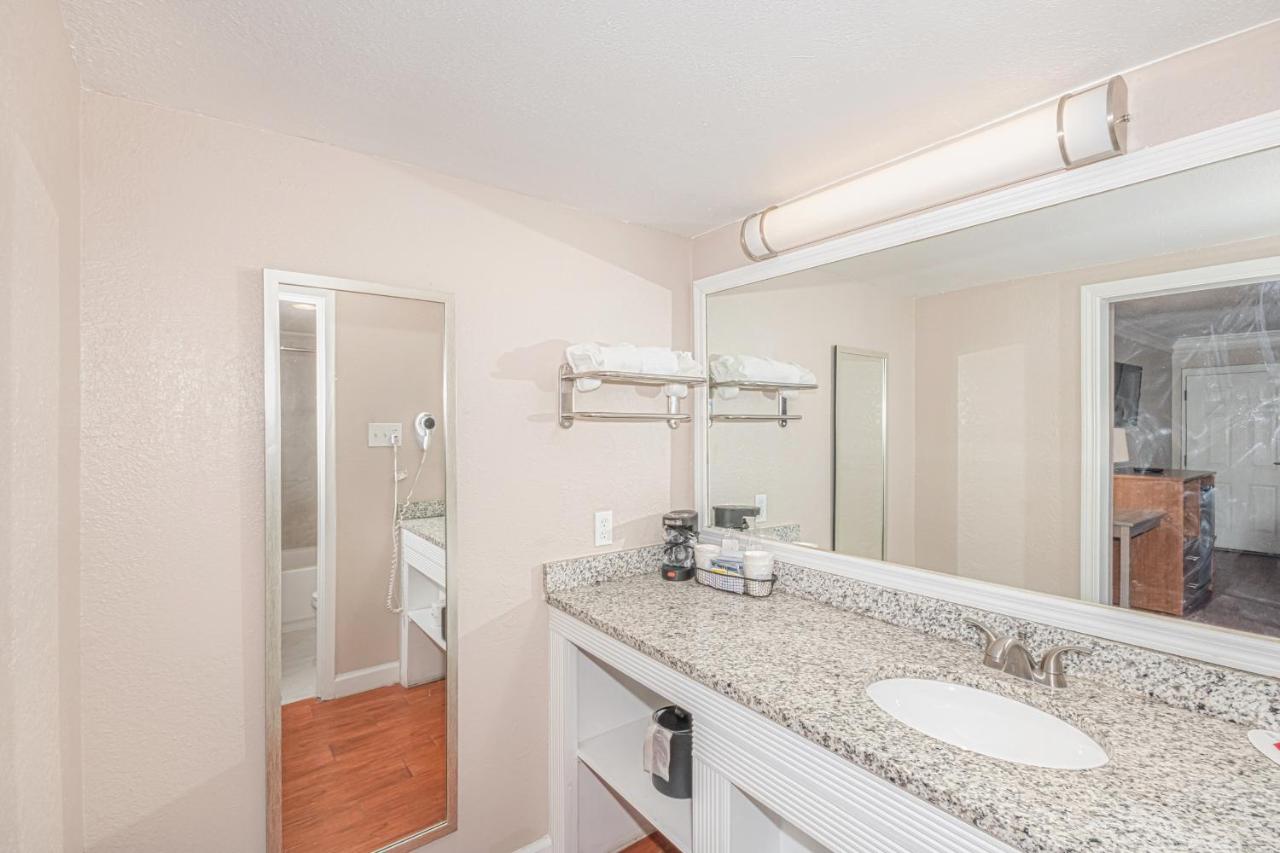  | Casa Bella Inn & Suites