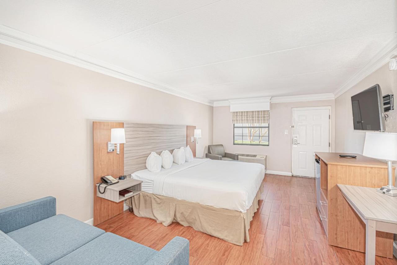  | Casa Bella Inn & Suites