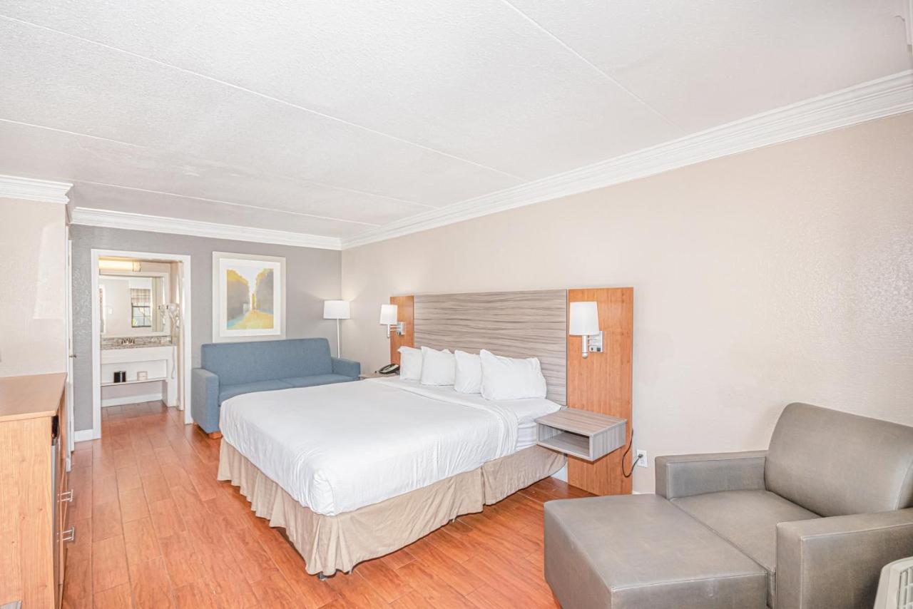  | Casa Bella Inn & Suites