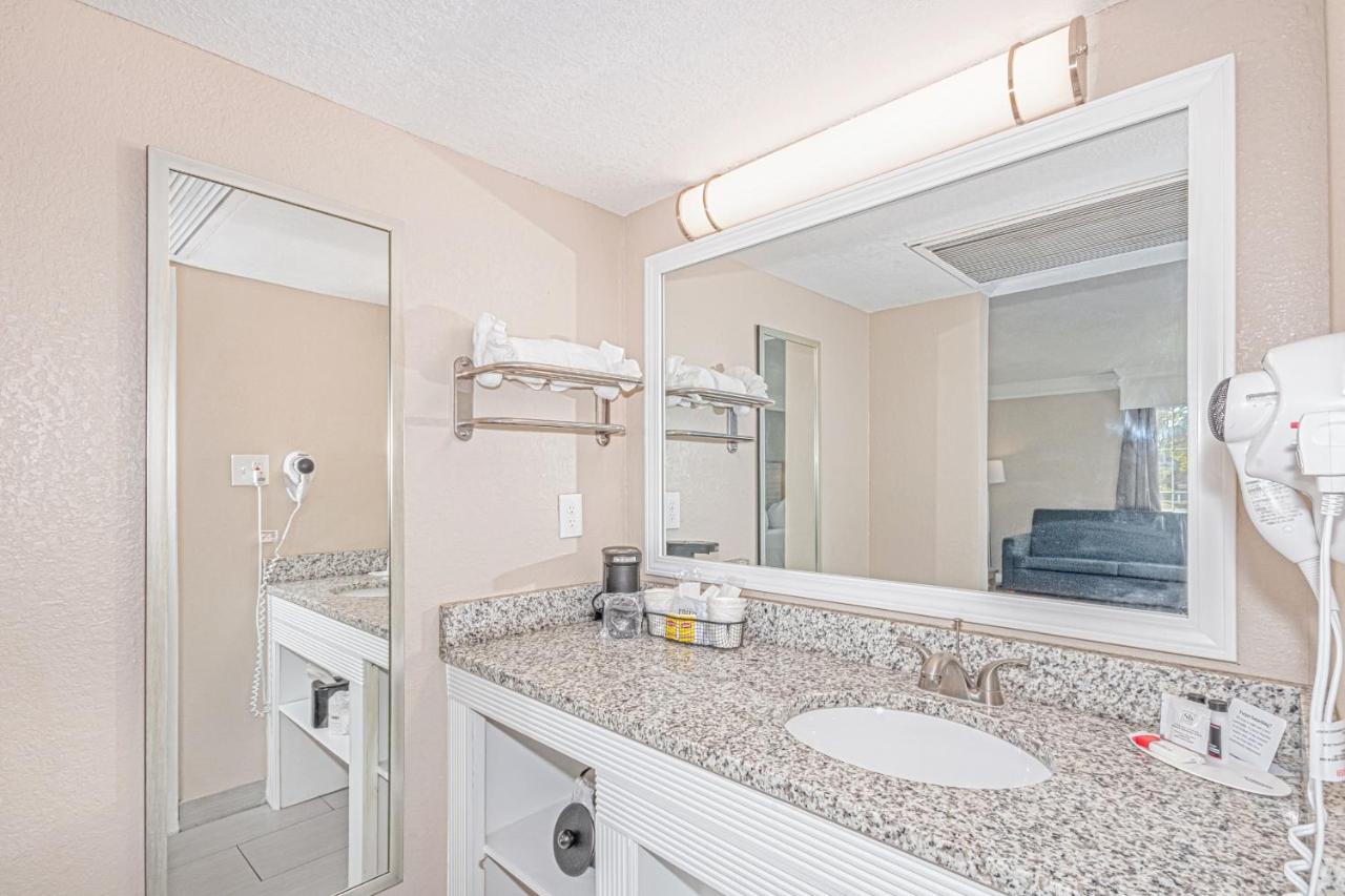  | Casa Bella Inn & Suites