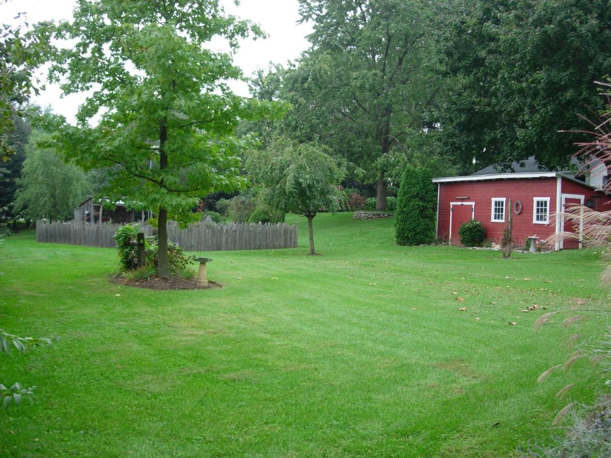 | 1825 Inn Bed and Breakfast