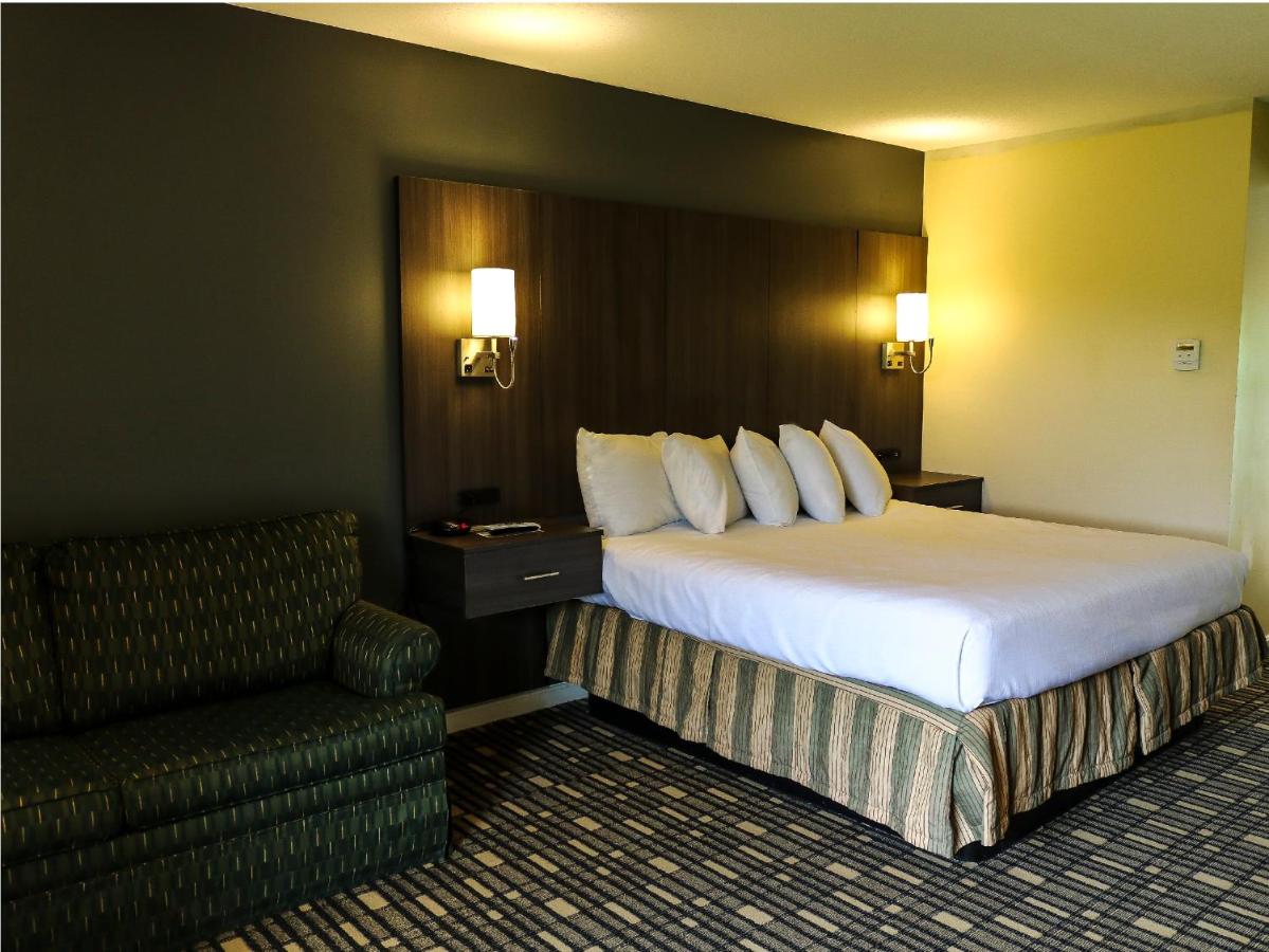 King Room with Sofa Bed at Fairbanks Inn