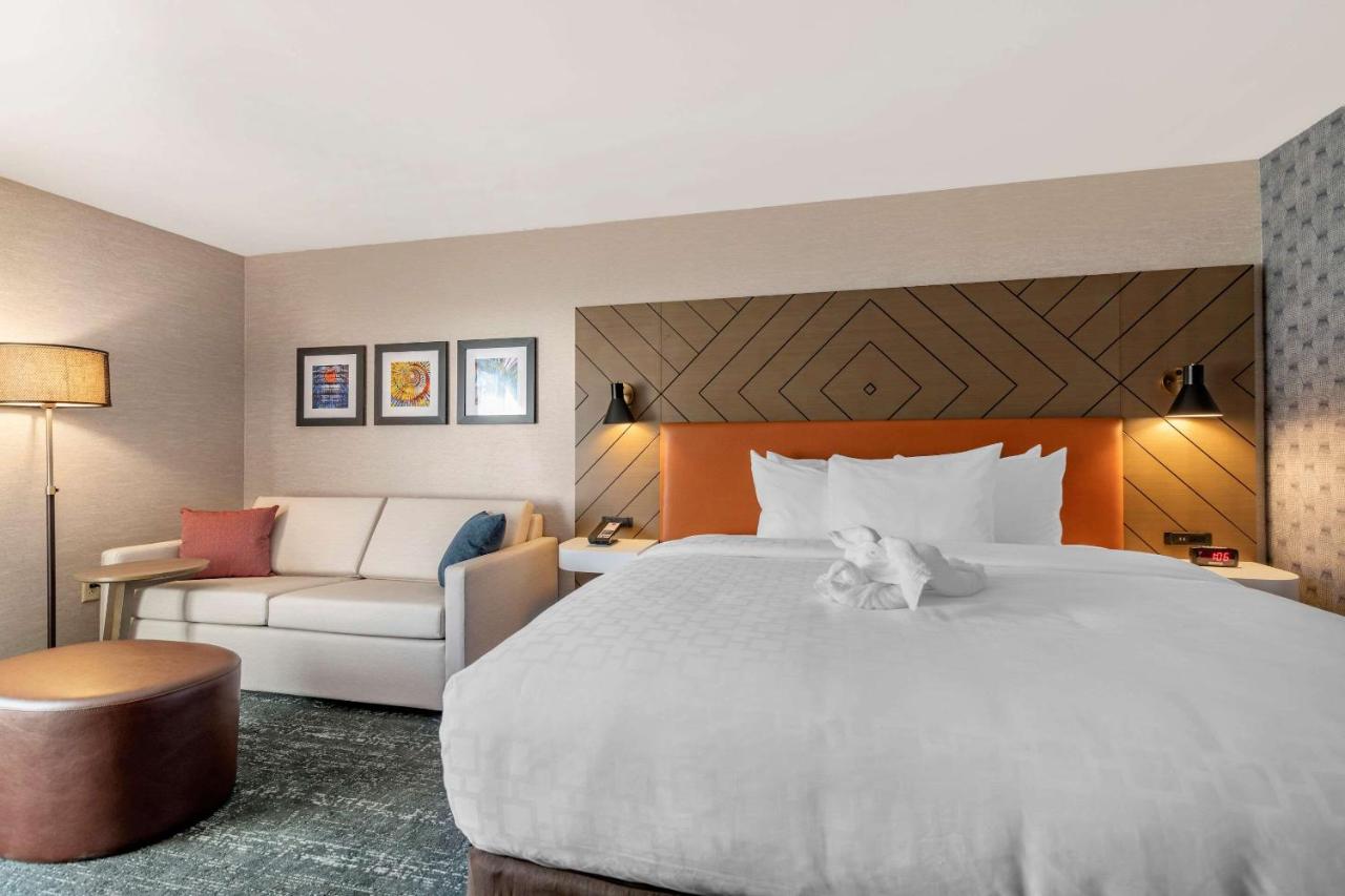 | Clarion Inn