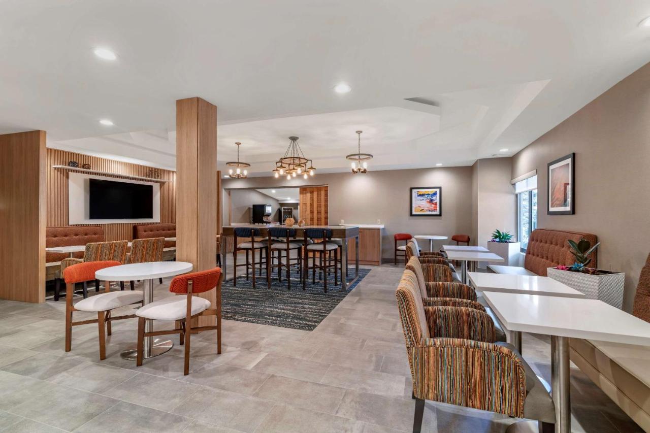 | Clarion Inn
