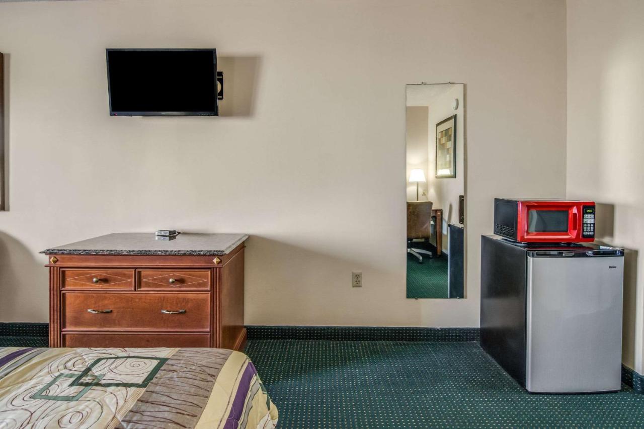  | Rodeway Inn & Suites