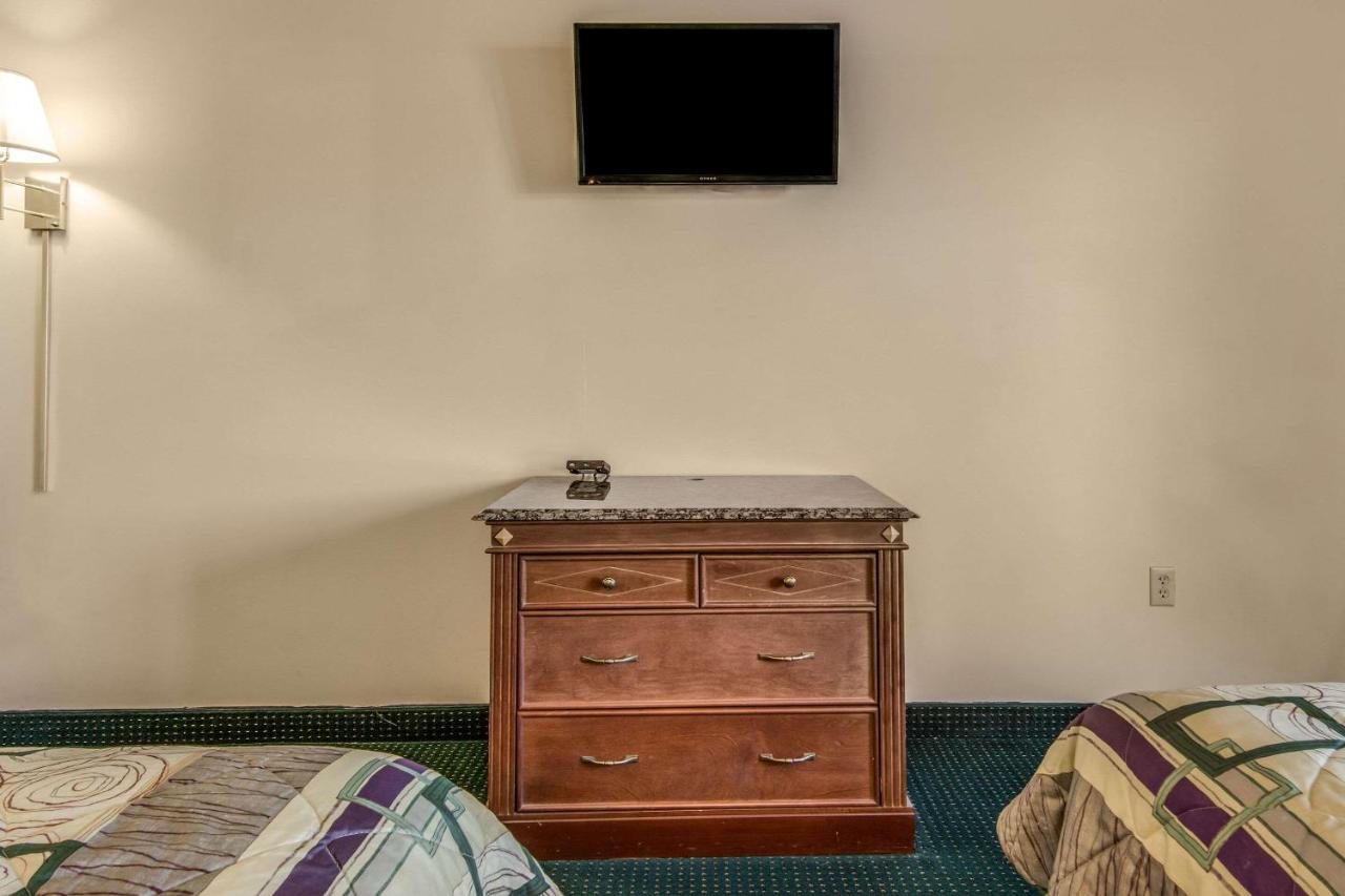  | Rodeway Inn & Suites