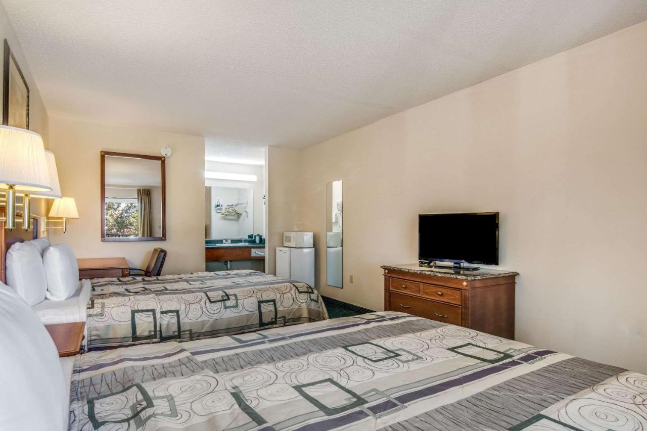  | Rodeway Inn & Suites