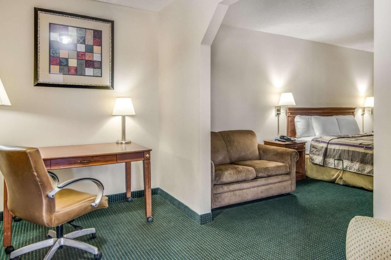  | Rodeway Inn & Suites