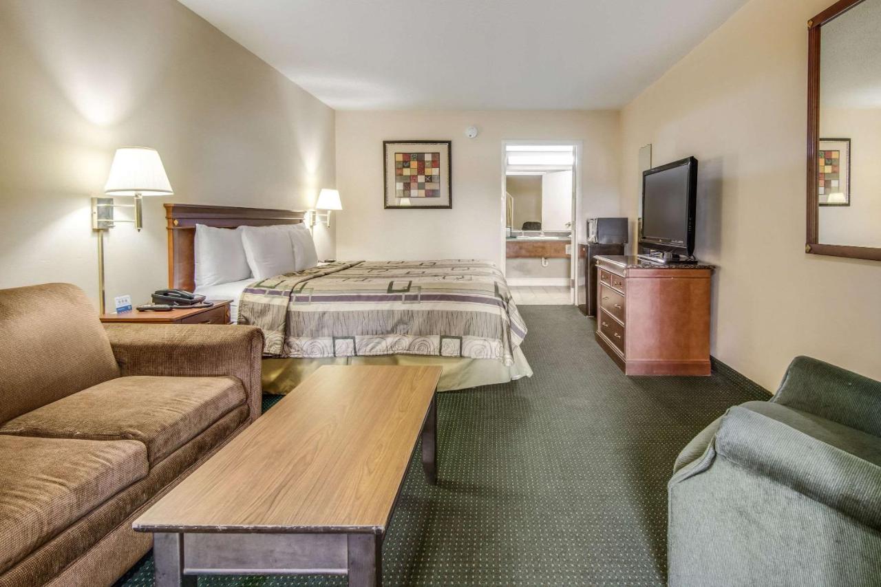  | Rodeway Inn & Suites