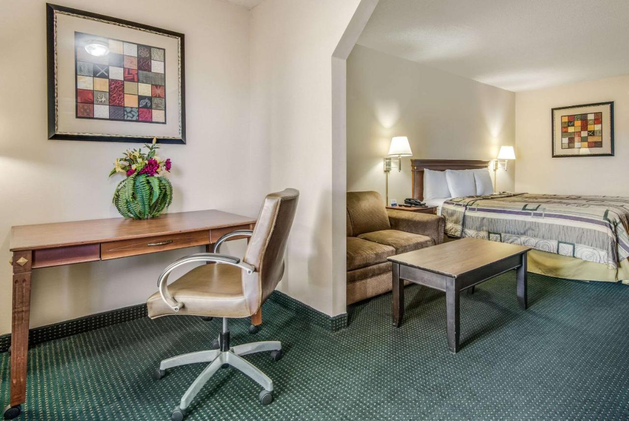  | Rodeway Inn & Suites