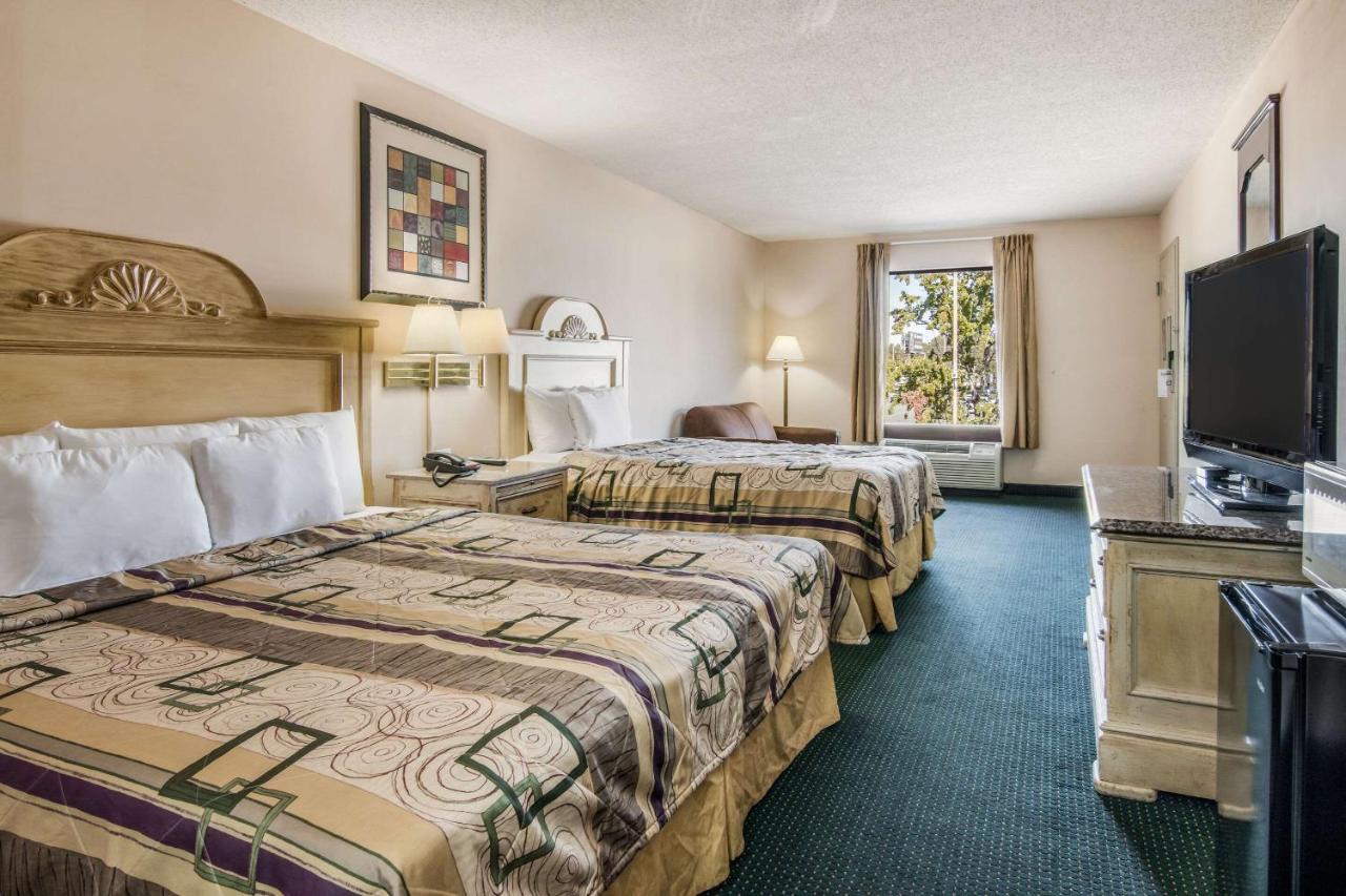  | Rodeway Inn & Suites