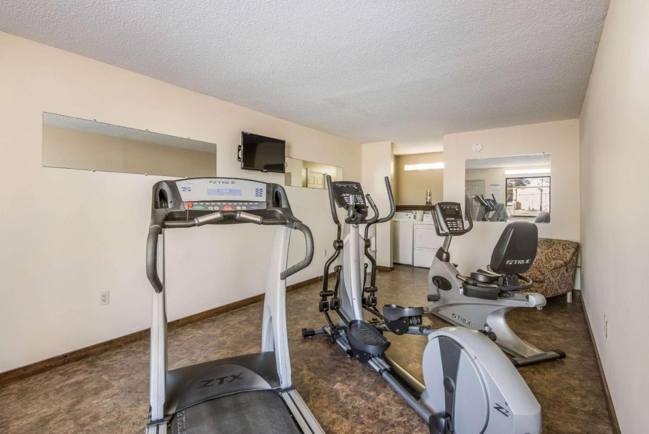  | Rodeway Inn & Suites