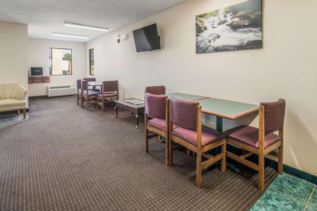  | Rodeway Inn & Suites