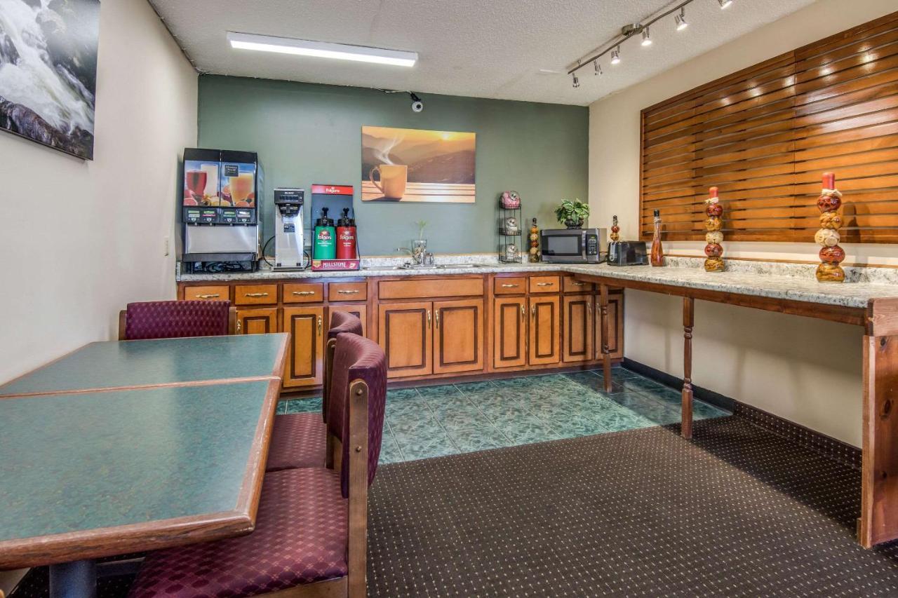  | Rodeway Inn & Suites