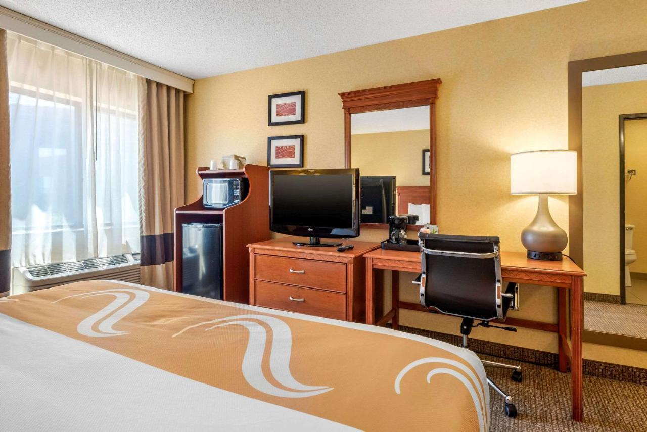 King Room - Non-Smoking at Quality Inn Pueblo North