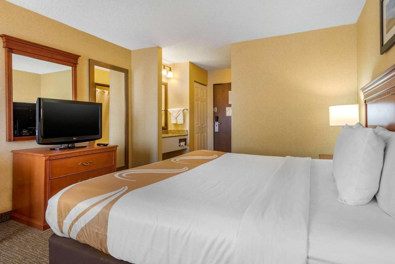 King Room - Non-Smoking at Quality Inn Pueblo North