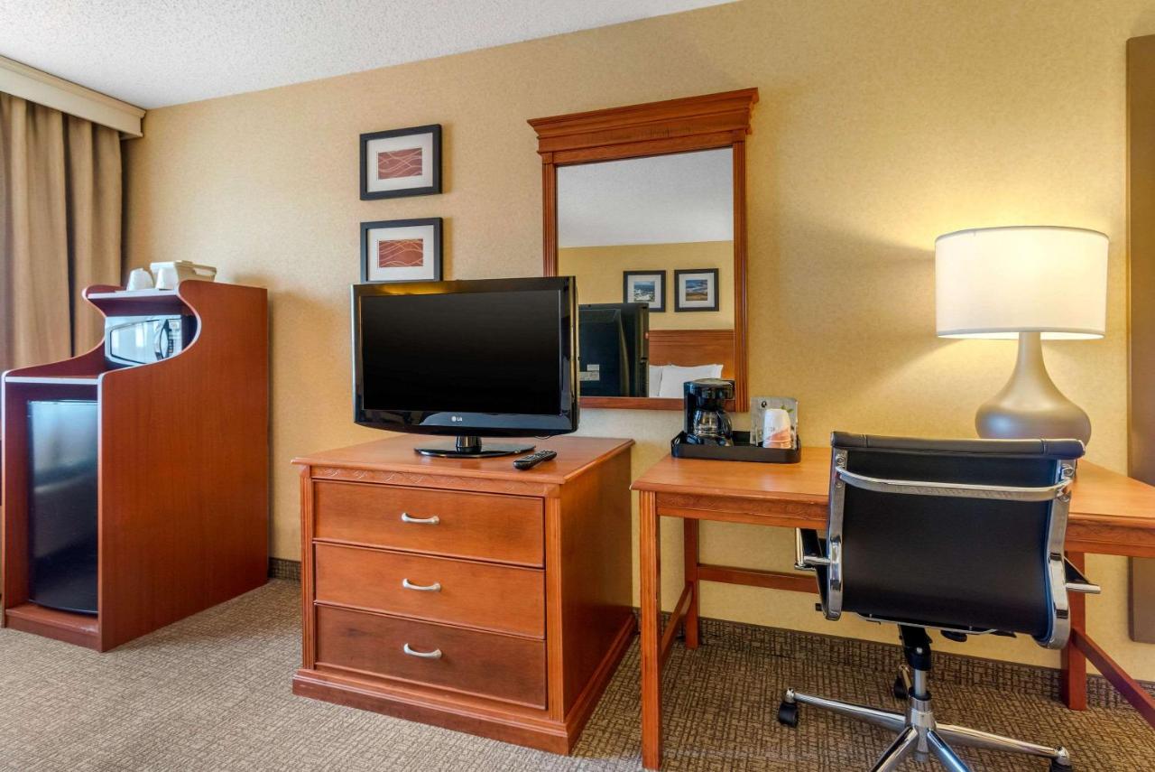 Queen Room with Two Queen Beds - Non-Smoking at Quality Inn Pueblo North