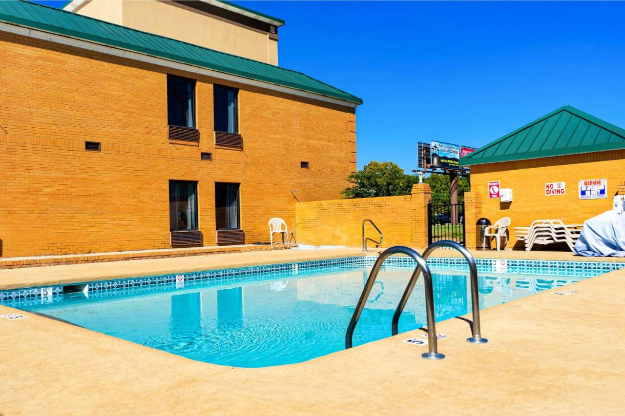 | Quality Inn Whiteville North