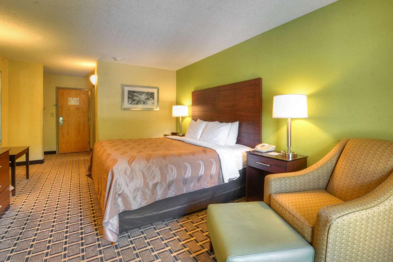 King Room with Balcony - Non-Smoking at Quality Inn Cherokee Riverside