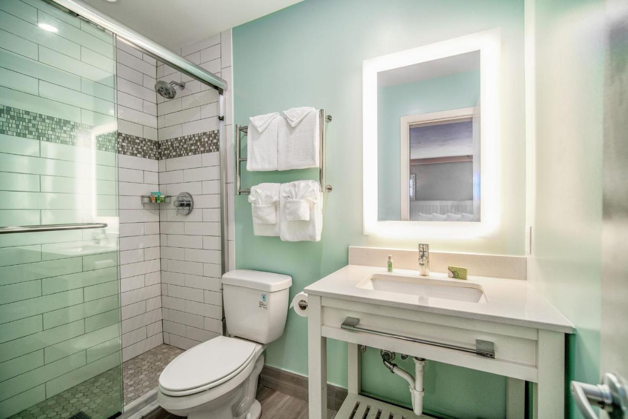 Standard King Room at Perry's Ocean Edge Resort