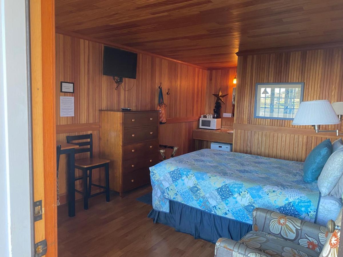 | Whistling Winds Motel