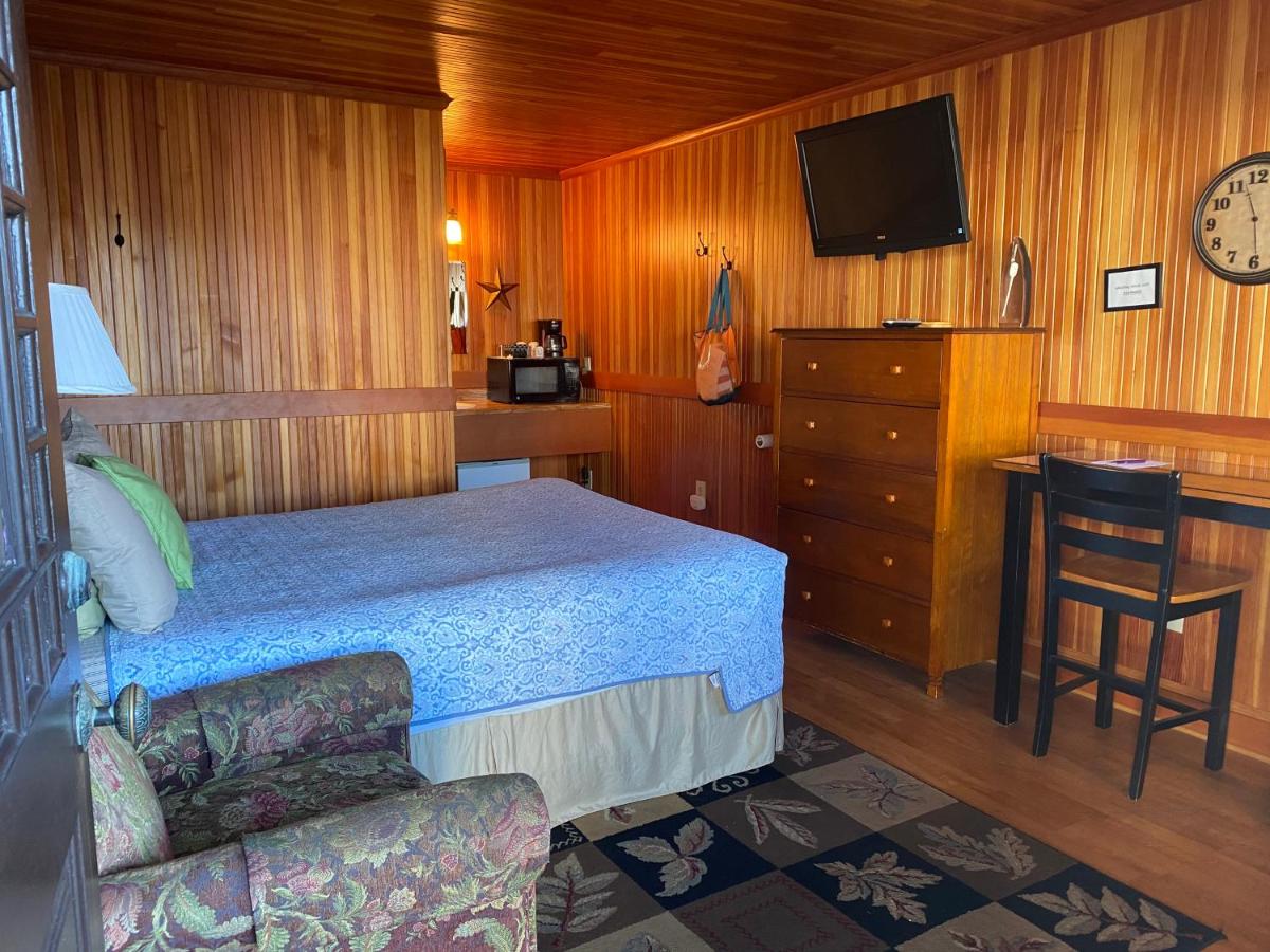 | Whistling Winds Motel
