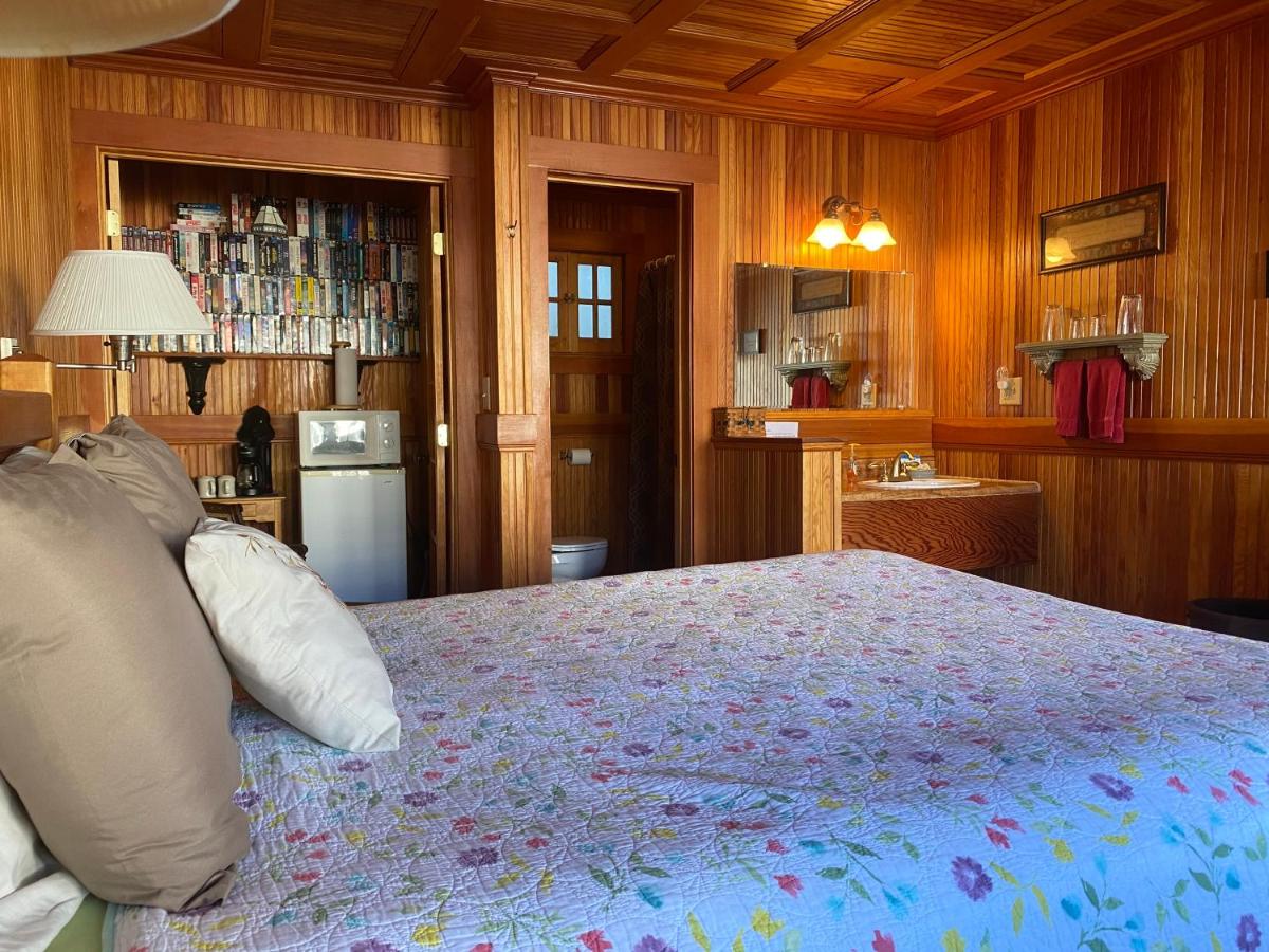 | Whistling Winds Motel