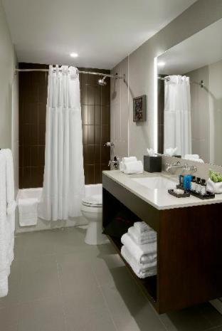 Room #147280810 at Hotel Lucent