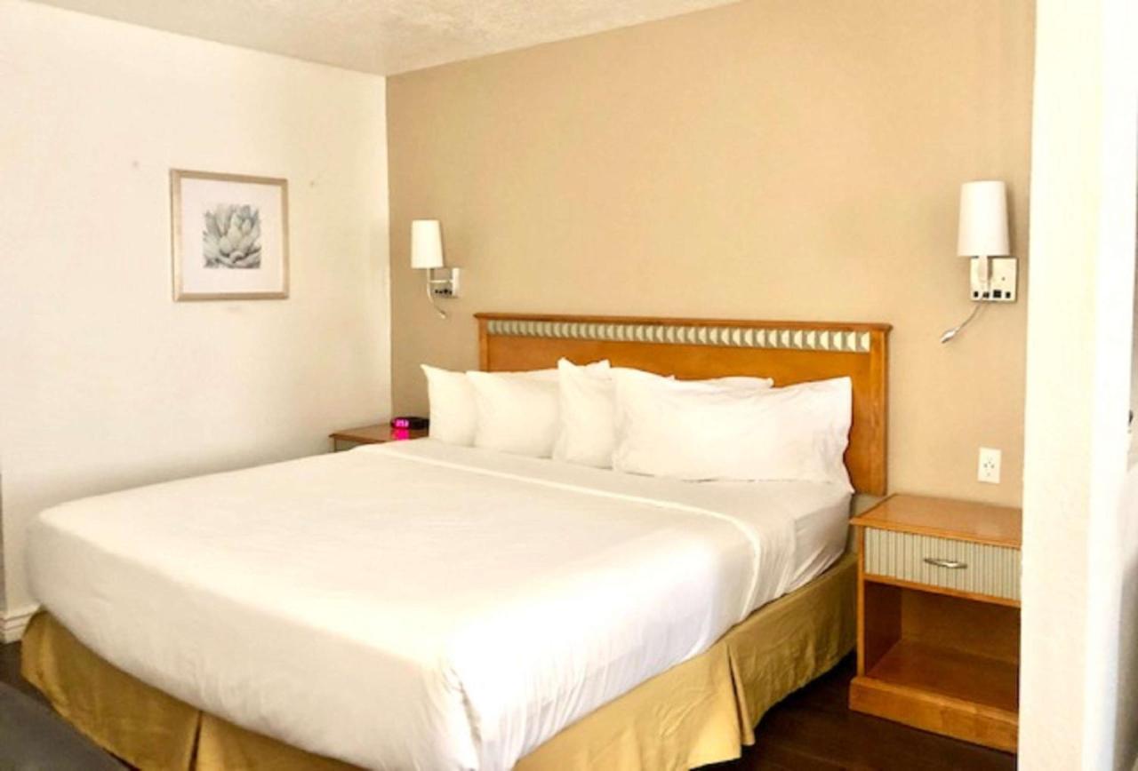 | SureStay Plus Hotel by Best Western Albuquerque I-40 Eubank