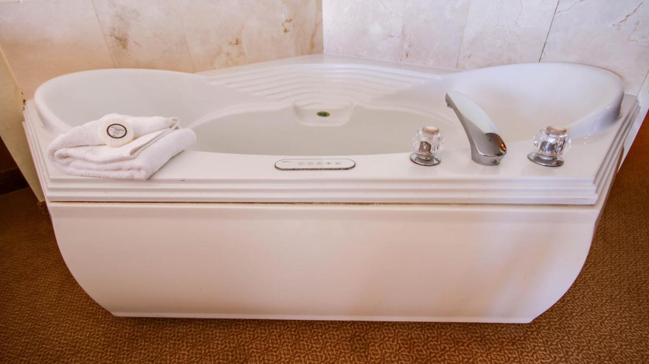 Direct Ocean Front Jetted Tub - Non Smoking at Grand Hotel Ocean City Oceanfront