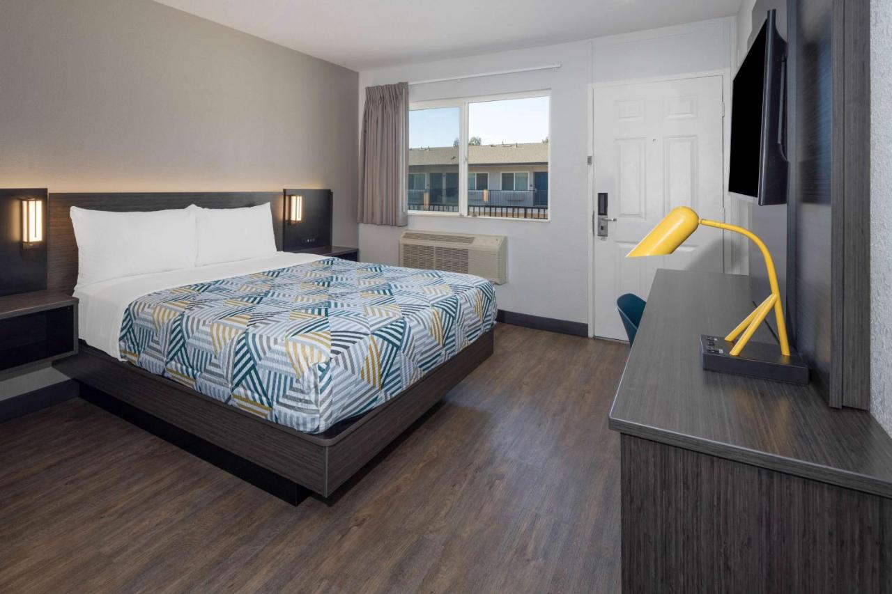 Deluxe Queen Room at Motel 6-Fontana, CA