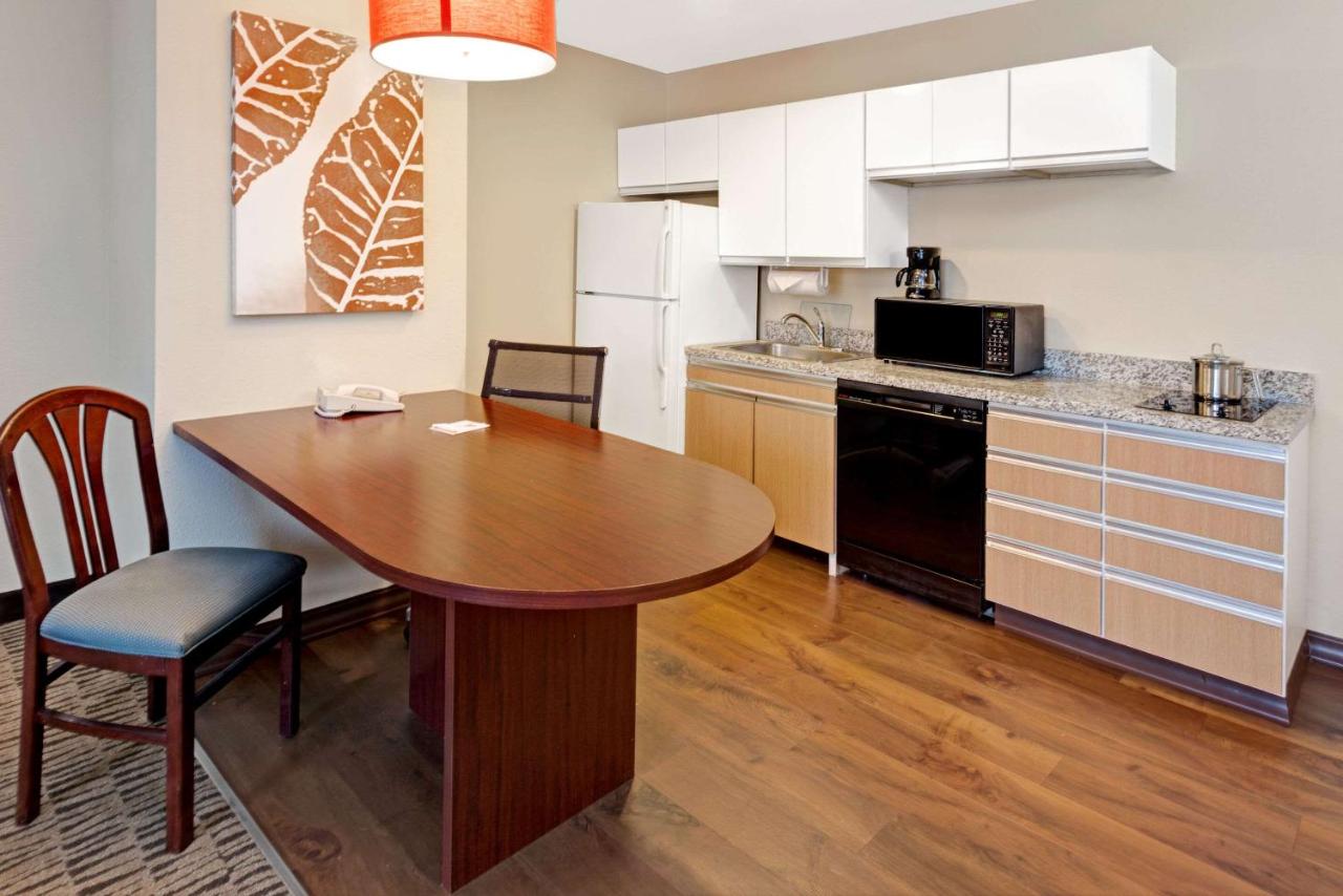 Queen Suite with Roll-In Shower - Accessible/Non Smoking at MainStay Suites Chicago Schaumburg