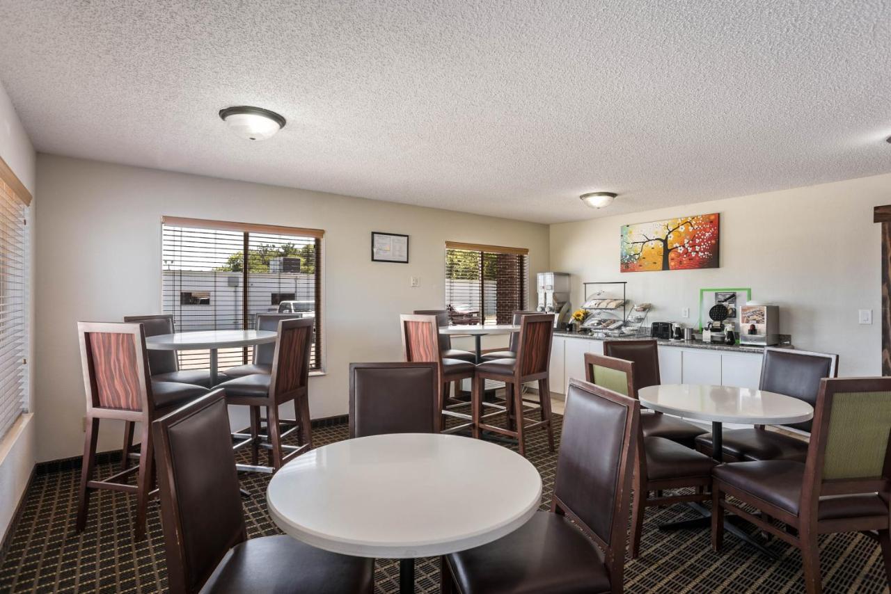 | Rodeway Inn Cedar Rapids