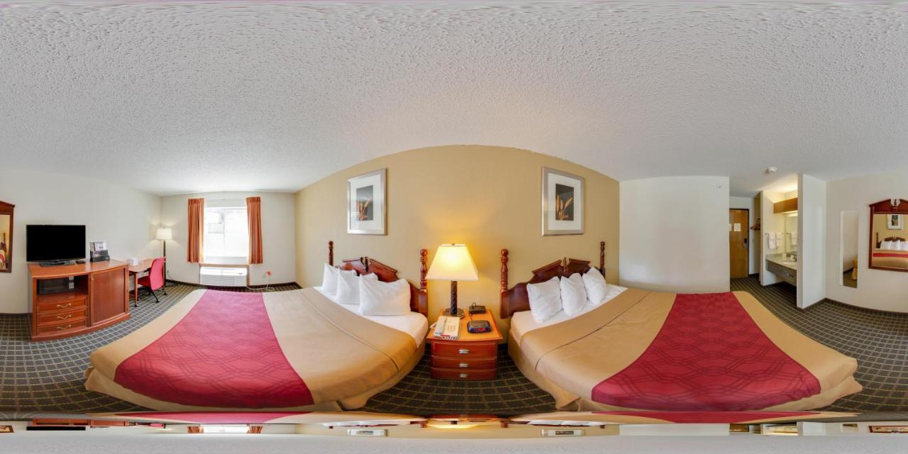| Rodeway Inn Cedar Rapids