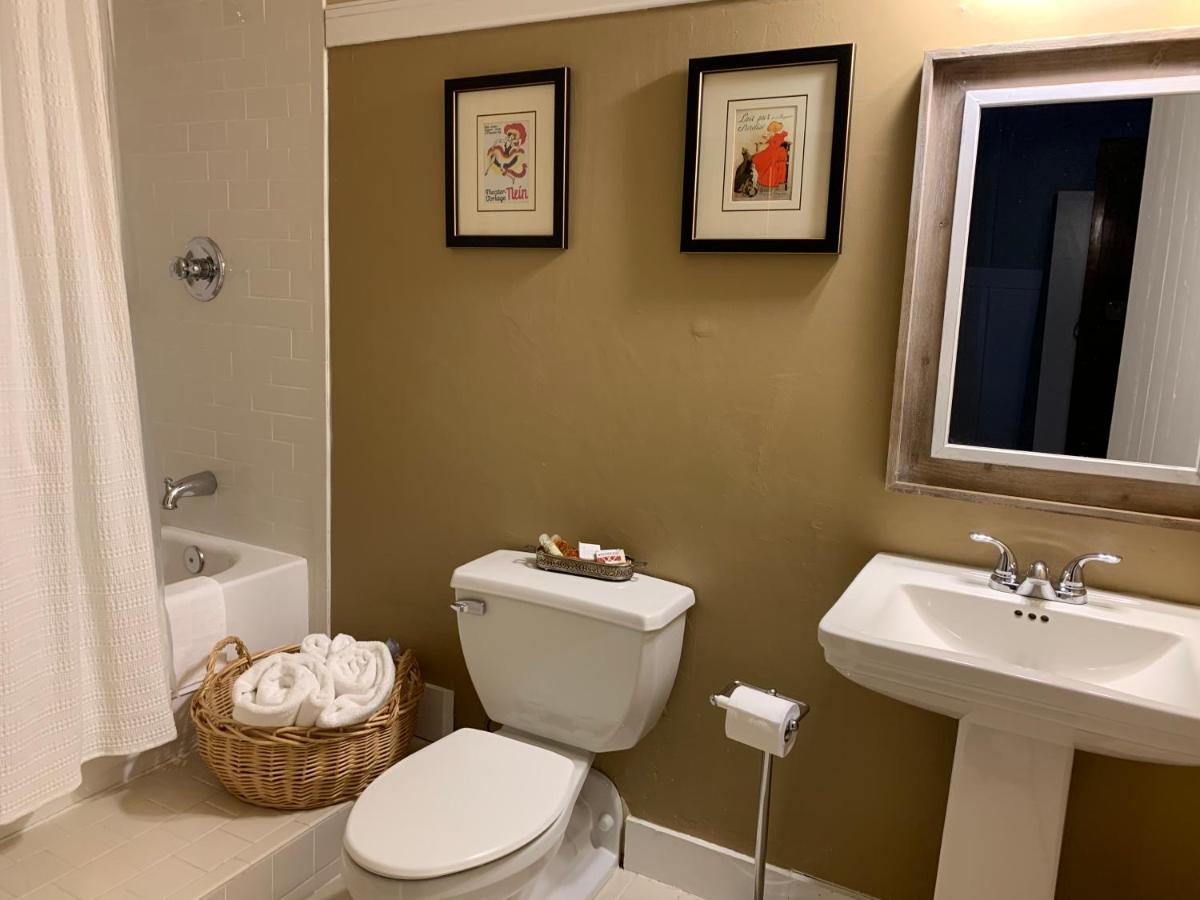 Superior King Room at Woodbridge Inn & Tavern